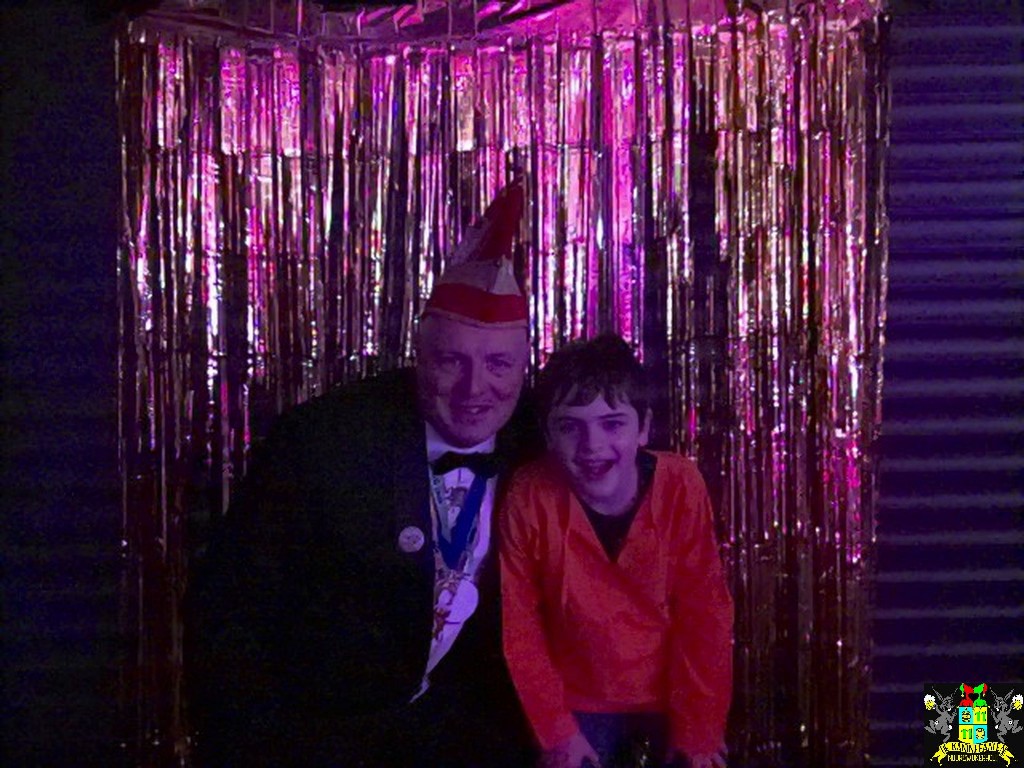 ../Images/Jeugd Opwarmbal Photobooth 017.jpg